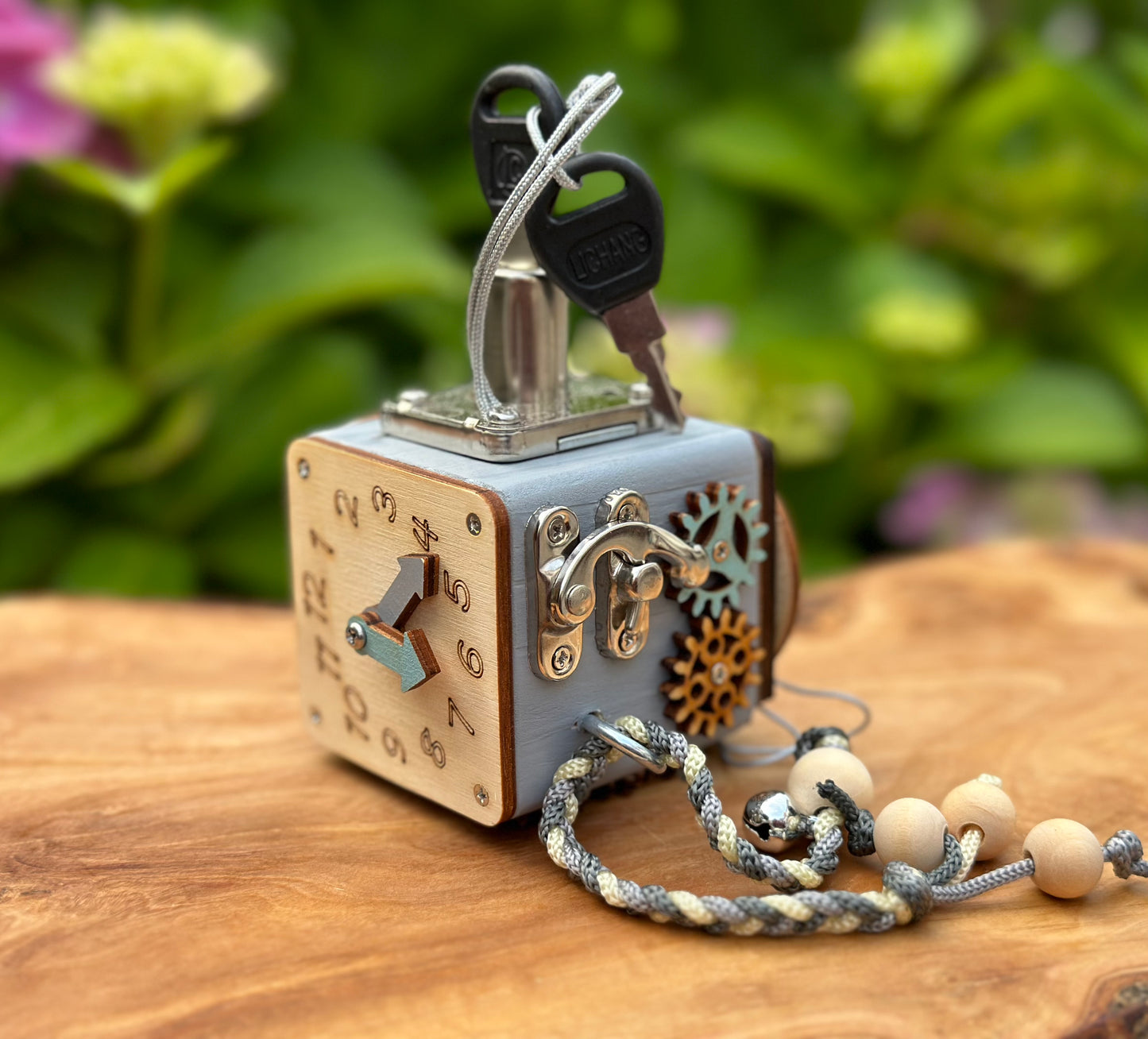 Birdie Busy Cube