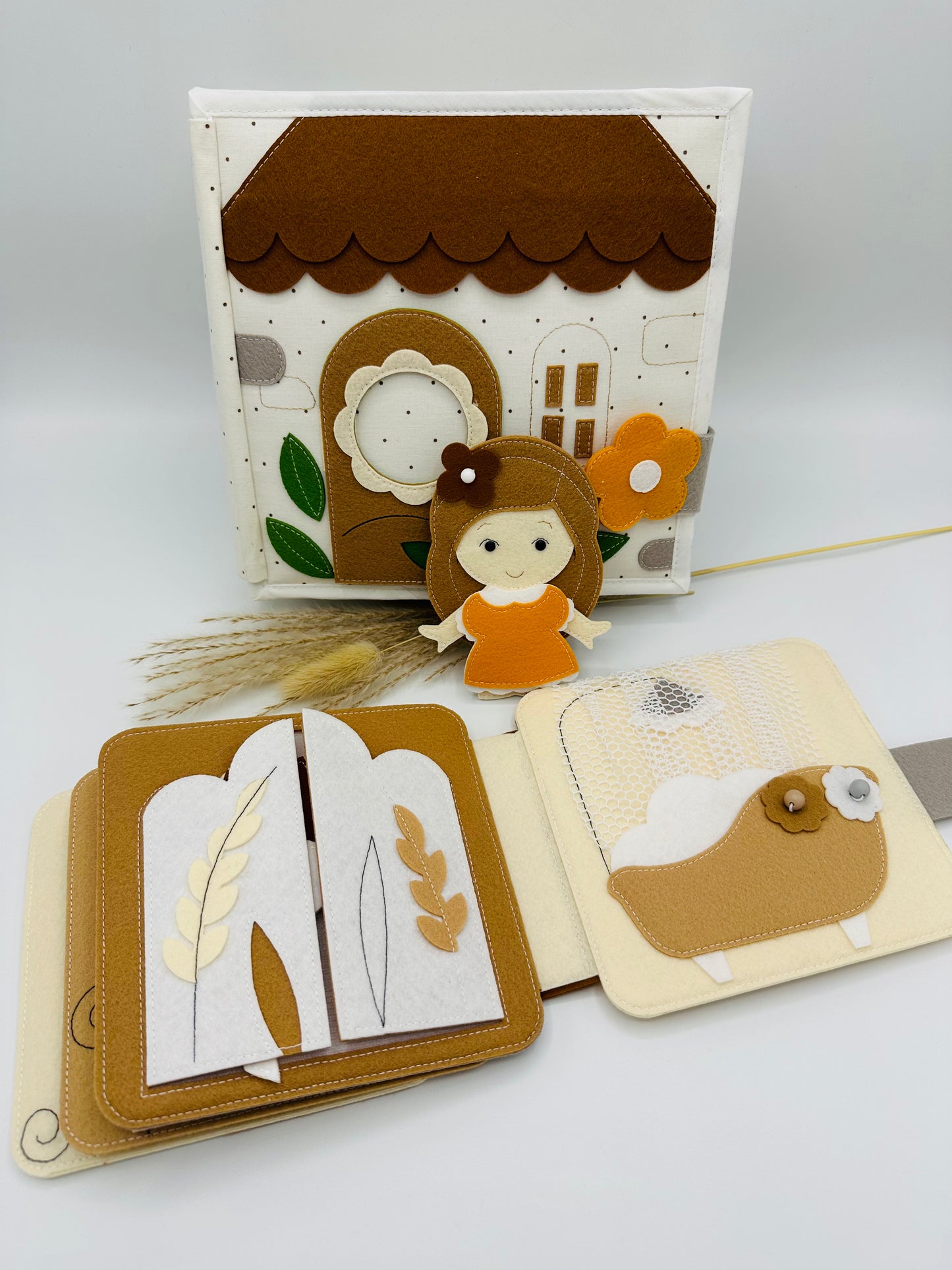 Quiet Book „Lottas Mini-Haus“