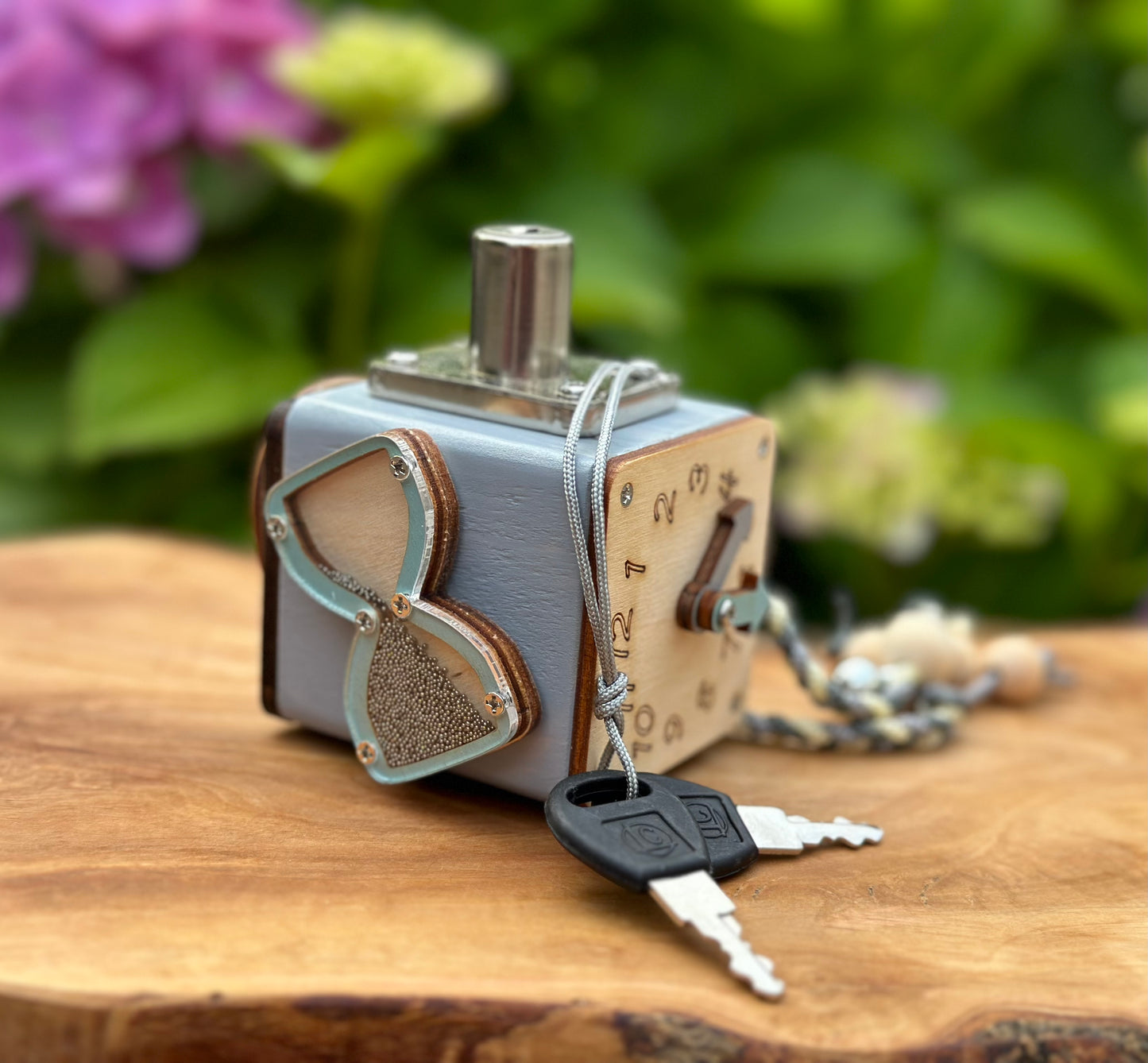 Birdie Busy Cube