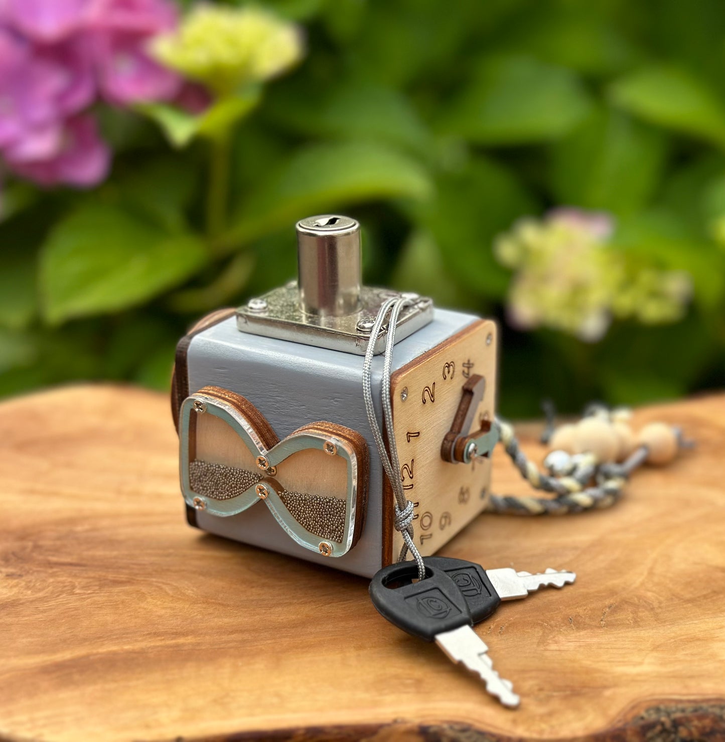Birdie Busy Cube
