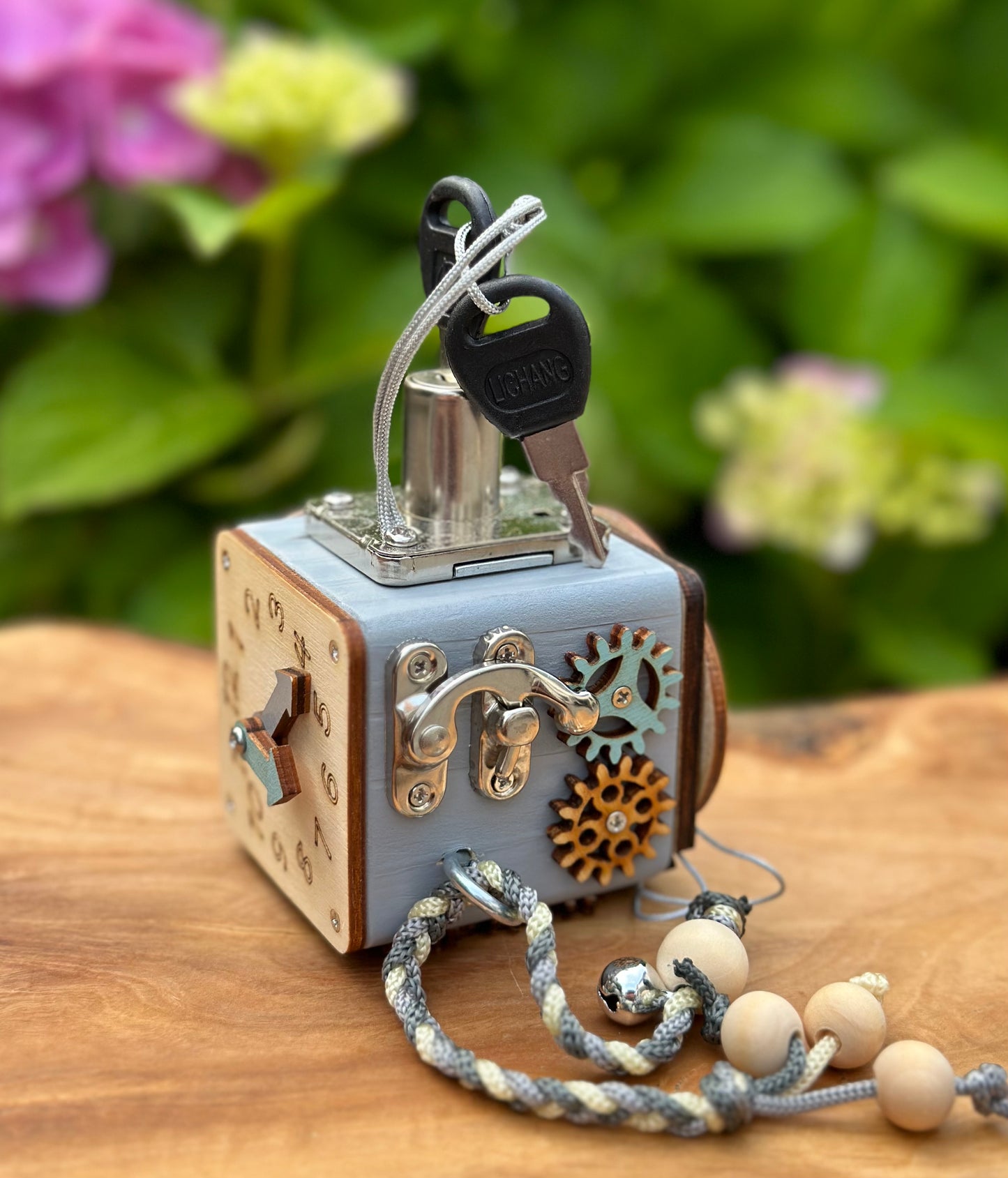 Birdie Busy Cube