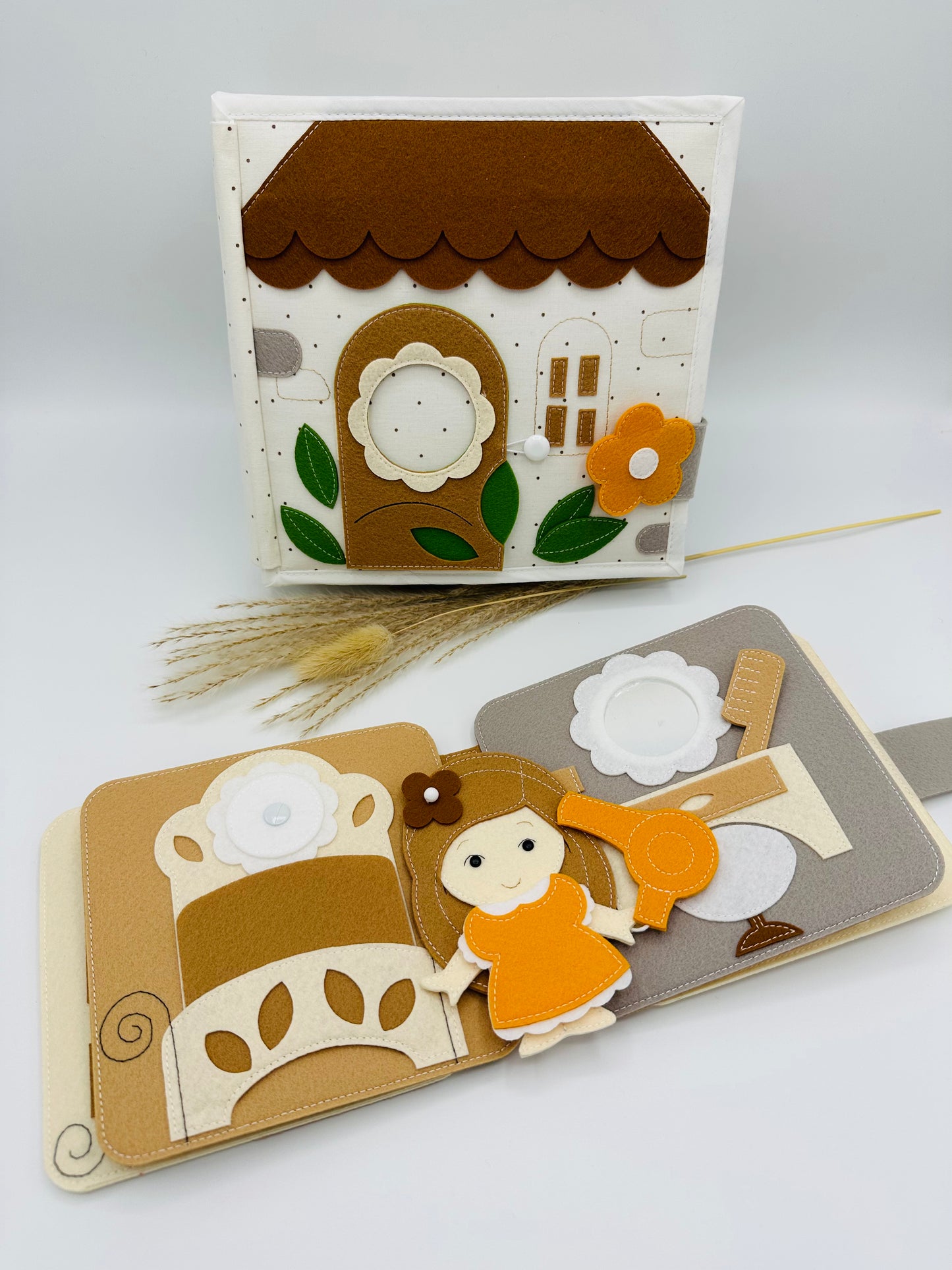 Quiet Book „Lottas Mini-Haus“