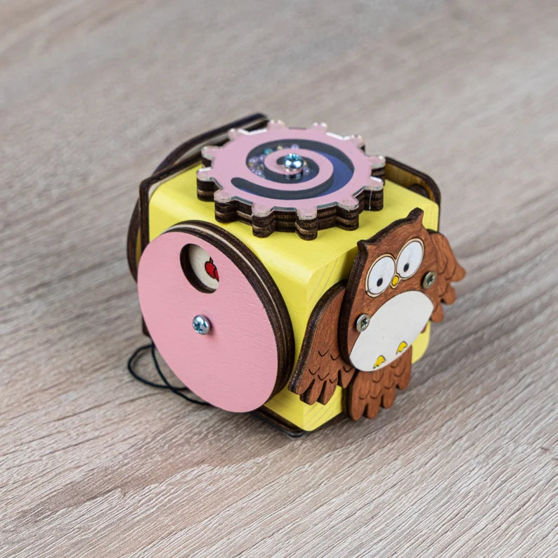 Busy Cube "Girl"