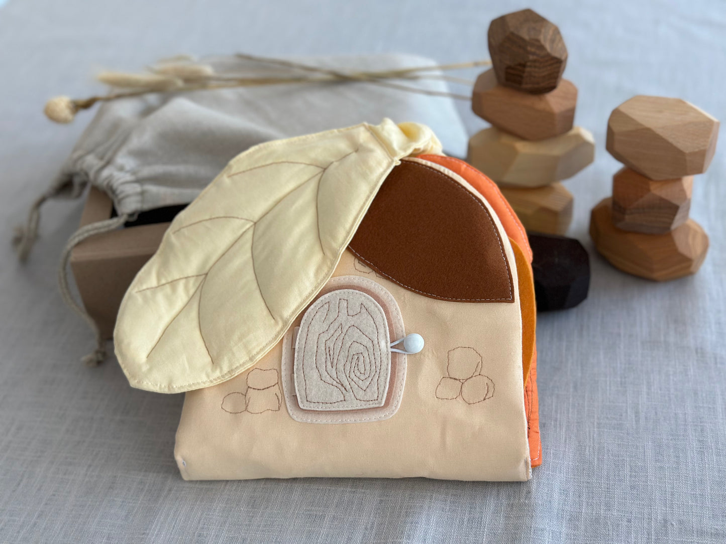 Quiet Book „Häuschen im Wald“