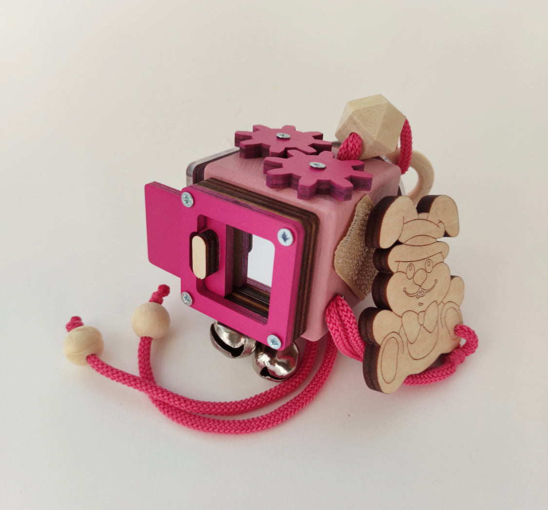 Busy Cube "Bunny"