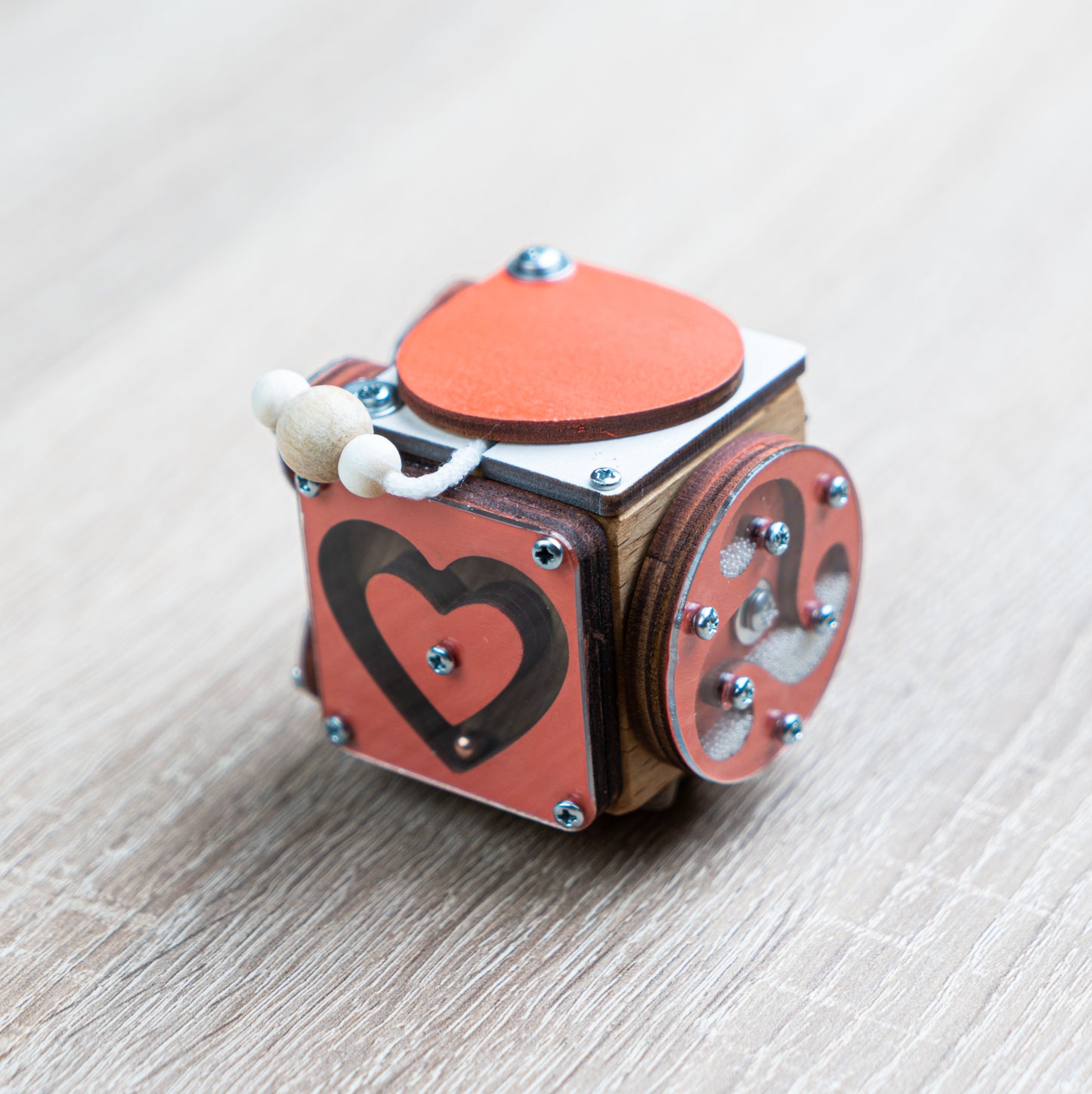 Busy Cube „Ladybug“