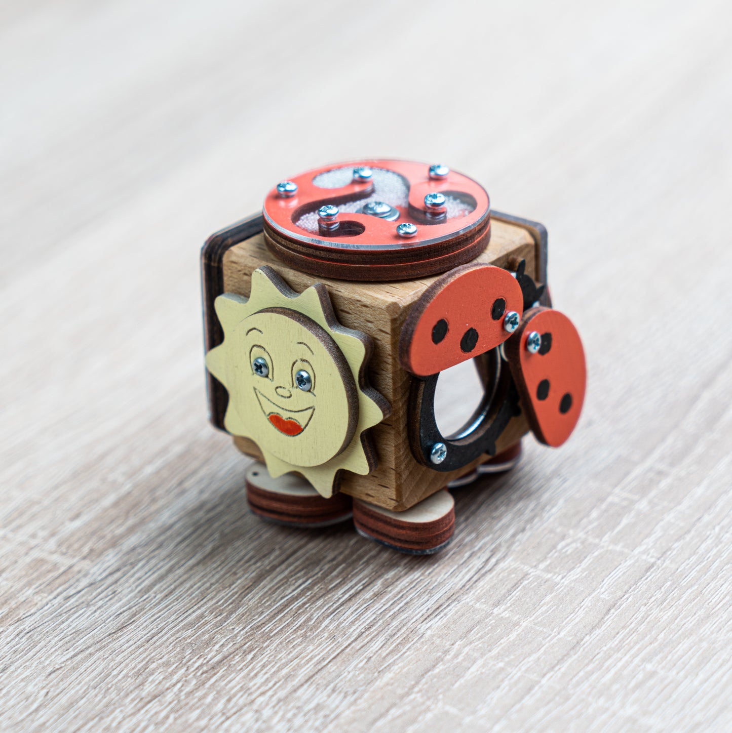 Busy Cube „Ladybug“